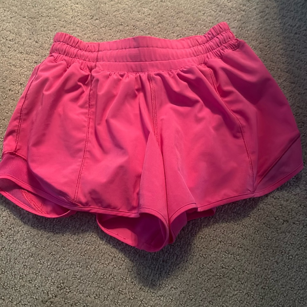 RARE Lululemon Sonic pink hotty hot shorts size 2 low rise 4”